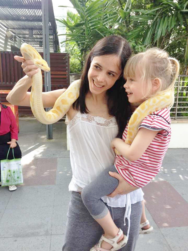 Things to do in Sentosa - Snake Photography