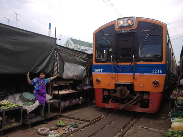 Maeklong Train